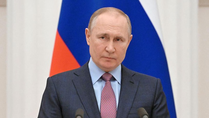 President Vladimir Putin saat konpres (Sputnik/AFP via Getty Images/SERGEI GUNEYEV)