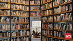 FOTO: 'Perpustakaan' Kekinian di Tebet, Baca Buku Sambil 'Ngafe'