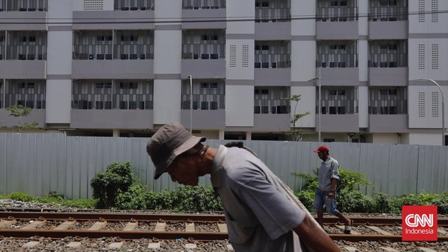 Warga Kampung Bayam merespons rencana pembangunan rusun baru di Tanjung Priok.