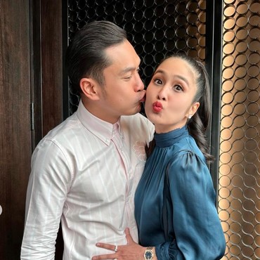 Selalu Mesra dengan Suami, Sandra Dewi: Kebahagiaan Penting dalam Keluarga