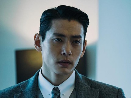 5 Potret Teo Yoo, Aktor Korea Pertama yang Masuk Nominasi Aktor Terbaik BAFTA Film Awards