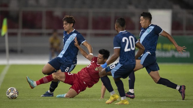 Guatemala berhasil memimpin 1-0 atas Timnas Indonesia U-20 lewat gol spektakuler yang dicetak oleh Jorge Solorzano di menit ke-23.