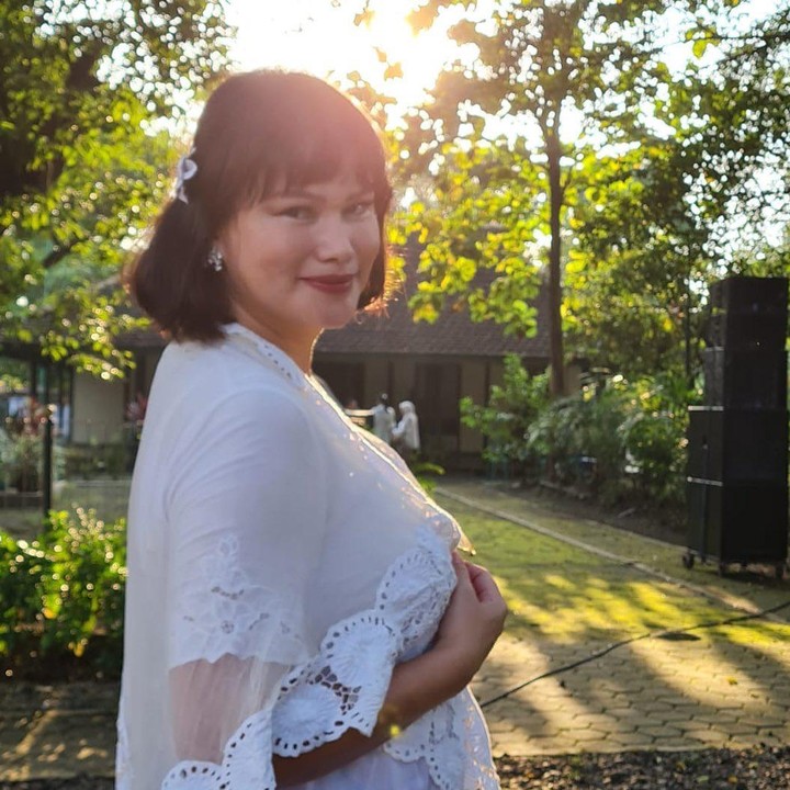 <p>Meski tak lagi aktif di depan kamera, Tracy masih sering membagikan aktivitasnya di media sosial. Ia aktif menuliskan untaian kalimat-kalimat puitis dan religius di beberapa unggahannya. (Foto: Instagram@tracytrinita)</p>