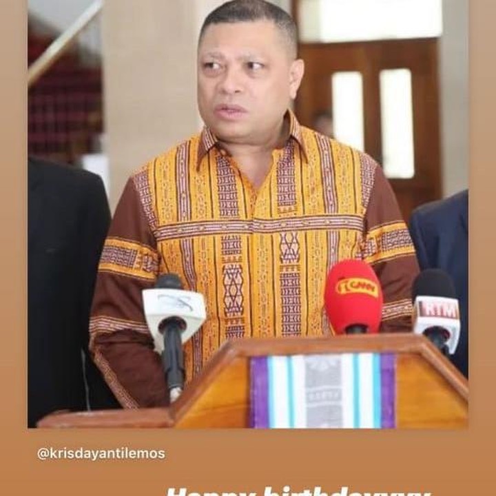 <p>Raul Lemos juga mendapat ucapan spesial dari putri sulung Krisdayanti dan Anang Hermansyah. Meski tak hadir ke acara pesta, Aurel membuat unggahan Instagram Story untuk memberikan ucapan selamat ulang tahun.<em> "Happy birthday @raullemos06 wishing u all the best @krisayantilemos,"</em> tulis Aurel. (Foto: Instagram @aurelie_hermansyah)</p>