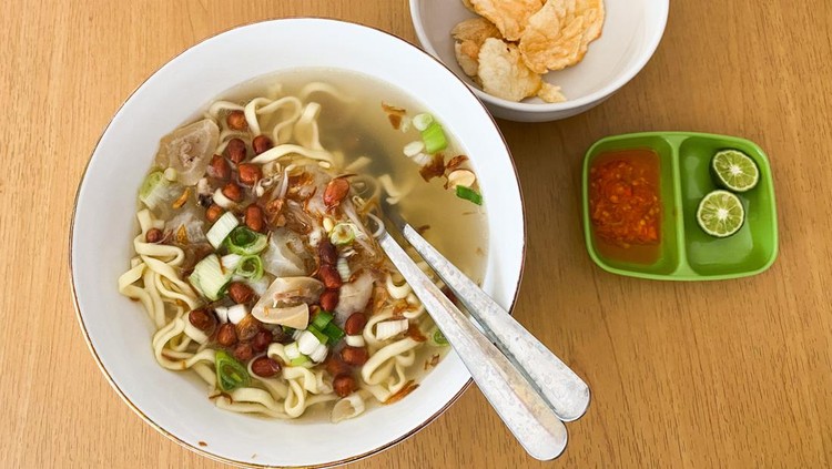 Indonesian typical noodle with cow thick skin and peanut  as topping, named 