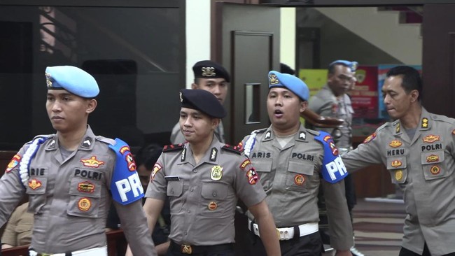 Polri memutuskan untuk tidak memberikan sanksi pemecatan kepada Richard Eliezer atau Bharada E dalam sidang Komisi Kode Etik Polri (KKEP).