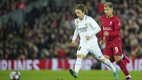 Momen Epik Modric Dapat Tepuk Tangan Meriah dari Fans Liverpool