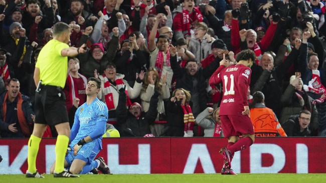 Dua gol komedi alias kocak yang disebabkan blunder fatal dua kiper terjadi di babak pertama laga Liverpool vs Real Madrid di Liga Champions.