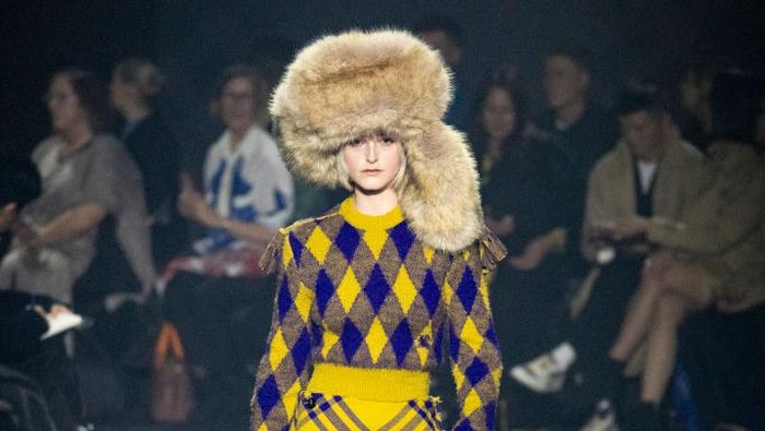 LONDON, ENGLAND - FEBRUARY 20: A model walks the runway at the Burberry show during London Fashion Week February 2023 on February 20, 2023 in London, England. (Photo by Ki Price/WireImage)