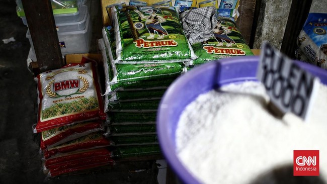 Wali Kota Makassar Moh Ramdhan Pomanto memastikan ketersediaan pasokan beras masih aman hingga Desember 2023, sehingga masyarakat setempat tak perlu panik.