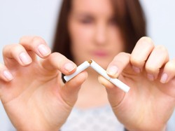 5 Dampak Buruk Merokok bagi Penglihatan