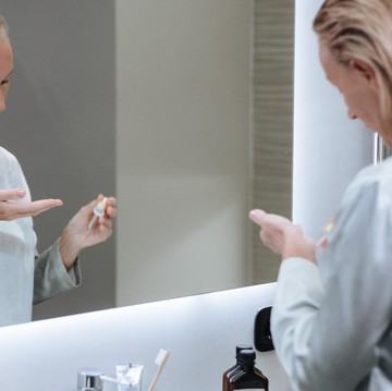 img-title Cara Menggunakan Retinol dengan Tepat, Perawatan Efektif untuk Penuaan Dini dan Jerawat
