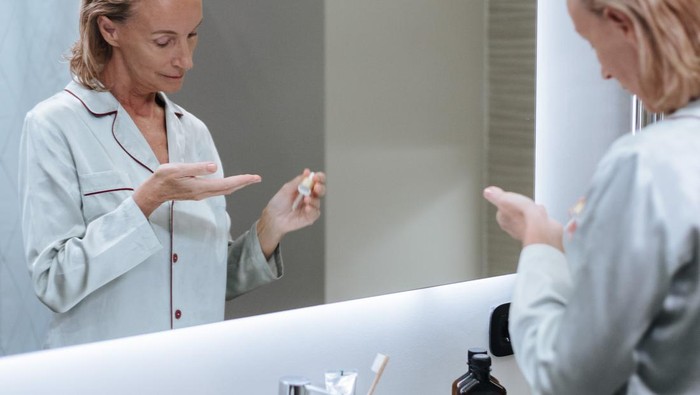 img-title Cara Menggunakan Retinol dengan Tepat, Perawatan Efektif untuk Penuaan Dini dan Jerawat