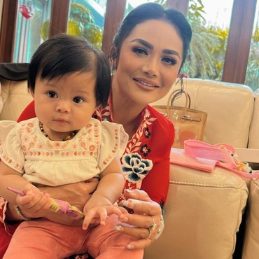 Ini Kado Spesial Krisdayanti di Ulang Tahun Pertama Ameena