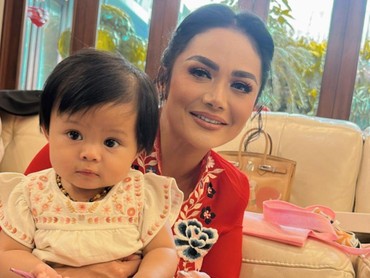 img-title Terpopuler: Pesinetron FTV Diam-diam Cerai hingga Kridayati Kangen Baby Ameena