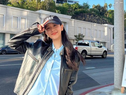 7 Potret Jisoo BLACKPINK yang Akan Rilis Lagu Solo, OOTD-nya Bisa Ditiru Bun