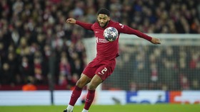 Joe Gomez Jadi Buah Bibir Kekalahan Telak Liverpool