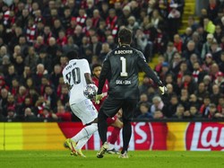 Beda Nasib Courtois dan Alisson Saat Blunder di Liverpool Vs Madrid