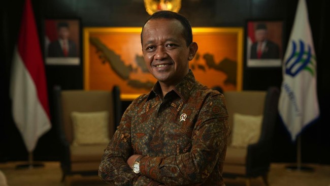 Bahlil berkata Jokowi baru saja pulang dari kunjungan ke AS. Menurut dia Jokowi seharusnya istirahat dua hari, tapi malah menyanggupi undangan warga Papua.