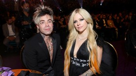 Avril Lavigne dan Mod Sun Digosipkan Putus Usai Setahun Tunangan