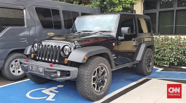 Mobil Jeep Wrangler Rubicon punya terpidana Mario Dandy Satriyo dilelang dengan harga limit Rp809 juta.
