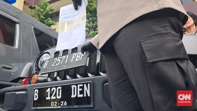 KPK tengah menelusuri transaksi keuangan pembelian Jeep Rubicon PNS pejabat eselon III Direktorat Jenderal Pajak (DJP) Rafael Alun Trisambodo.