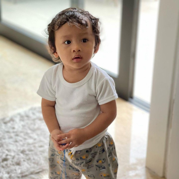 <p>Bunda, kita doakan agar baby Hydro selalu diberi kesehatan, ya. Semoga baby Hydro mendapatkan kasih sayang dari orang-orang sekitarnya. (Foto: Instagram: @oliviazallianty)</p>
