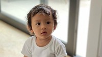 <p>Bunda, kita doakan agar baby Hydro selalu diberi kesehatan, ya. Semoga baby Hydro mendapatkan kasih sayang dari orang-orang sekitarnya. (Foto: Instagram: @oliviazallianty)</p>