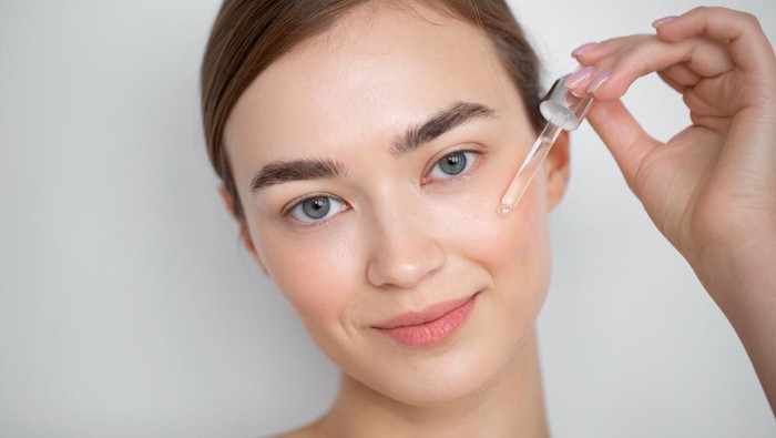 img-title Glowing Nggak Harus Mahal, Ini Rekomendasi Serum yang Bikin Wajah Cerah Berkilau!
