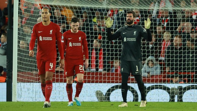 Dua kiper top dunia, Thibaut Courtois dan Alisson Becker kompak membuat blunder konyol dalam duel Liverpool vs Real Madrid di Liga Champions.
