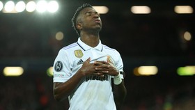 Vinicius 'Cosplay' Jadi Ronaldo di Liverpool vs Real Madrid