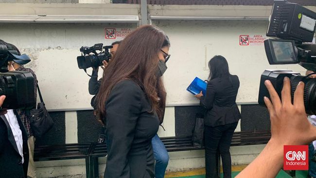 Tamara Bleszynski datang untuk ikut mediasi dalam kasus gugatan kakaknya, Ryszard, terhadap dirinya senilai Rp34 miliar.
