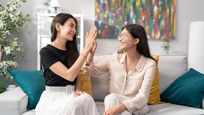 Berbuat baik melatih kamu untuk memahami perasaan dan emosional orang lain.