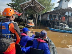 Kapal Angkut Sekeluarga Tenggelam di Sungai Barito Kalsel, 1 Orang Tewas