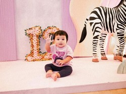 Ashanty dan KD Kompak Kasih Ameena Kado Logam Mulia Total 150 gram