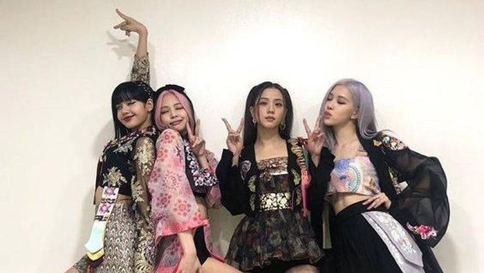 Tampil Beda, Deretan Grup K-Pop Ini Tampil dengan Outfit Tradisional di Video Klip!