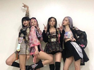 img-title Tampil Beda, Deretan Grup K-Pop Ini Tampil dengan Outfit Tradisional di Video Klip!