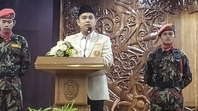 Pimpinan Pusat Pemuda Muhammadiyah mendukung keputusan PP Muhammadiyah yang ingin menerima izin usaha tambang dari pemerintah.