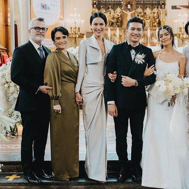 Akrab, 7 Potret Kebersamaan Sophia Latjuba & Istri Indra Lesmana Eks Suami