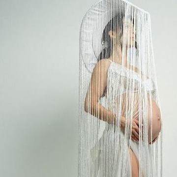 Melihat Kembali Maternity Shoot Jennifer Bachdim yang Mengusung Konsep Glamor