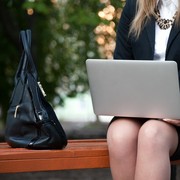 5 Tas Kekinian yang Cocok untuk Bawa Laptop Tapi Stylish Banget