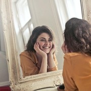 Menurut Psikolog, Ini 8 Tanda Perempuan yang Cantik Paras dan Hatinya! Kamu Termasuk?