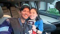 <p>Lalita dan Ibnu pertama kali mengumumkan kabar kehamilan ini pada akhir Januari 2023. Keduanya kompak mengunggah foto hasil USG di Instagram. (Foto: Instagram @litahutami/ @ibnuwardani)</p>