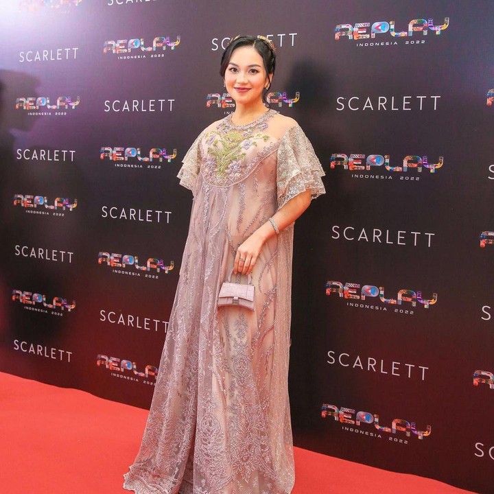 <p>Penampilan Lalita yang kerap tampil cantik di kehamilan pertama menuai banyak pujian dari netizen. Banyak yang memanggilnya bumil cantik. (Foto: Instagram @litahutami/ @ibnuwardani)</p>