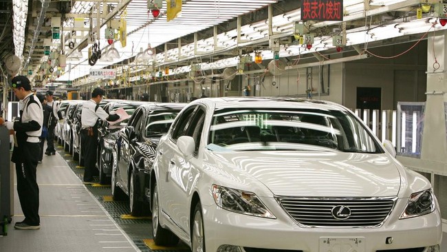 Menurut Lexus Indonesia ada banyak pertimbangan untuk merakit mobil mewah di dalam negeri.