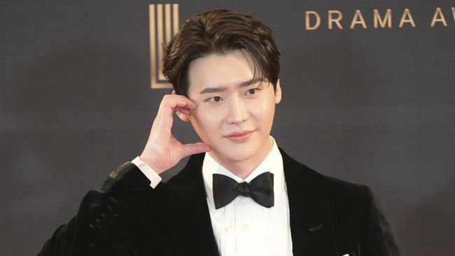 Lee Jong-suk kini bersiap untuk mendirikan perusahaan produksi baru dan akan berkolaborasi dengan sebuah agensi.