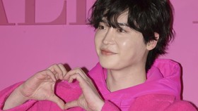 img-title Lee Jong-suk Banjiri IU Pujian: Orang Paling Menggemaskan di Dunia
