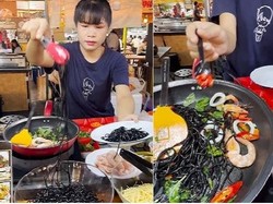 Viral di Thailand, Racikan Mie Hitam Ini Mirip Cacing