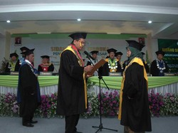 Suasana Tak Biasa Kala Rektor IAIN Kudus Kukuhkan Istri Jadi Guru Besar