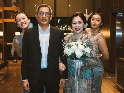 5 Potret Kebahagiaan Anak-anak Tora Sudiro Rayakan Pernikahan Ibunda Usai 13 Th Bercerai
